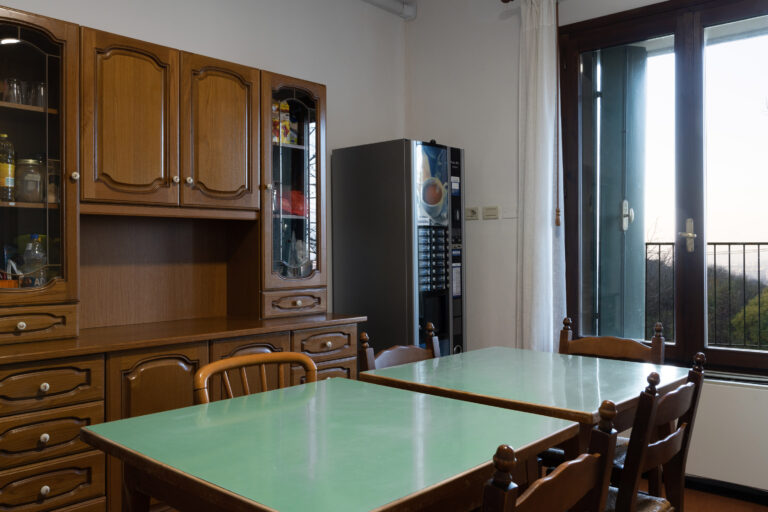 Cucina comune con macchinetta del caffè della Residenza San Raffaele